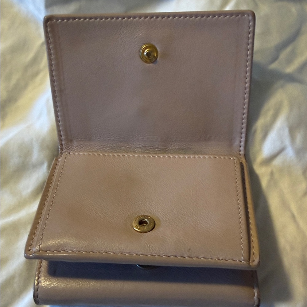 Yves Saint Laurent Beige Leather Wallet with Gold Logo - Picture 2 of 7